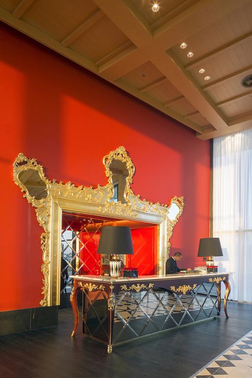 Royal Obidos Scenic Resort Praia del Rei Dış mekan fotoğraf The reception desk at the Mandarin Oriental, Munich
