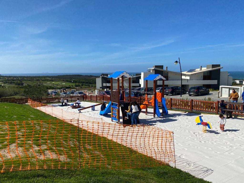 Royal Obidos Scenic Resort Praia del Rei Dış mekan fotoğraf Playground in the village