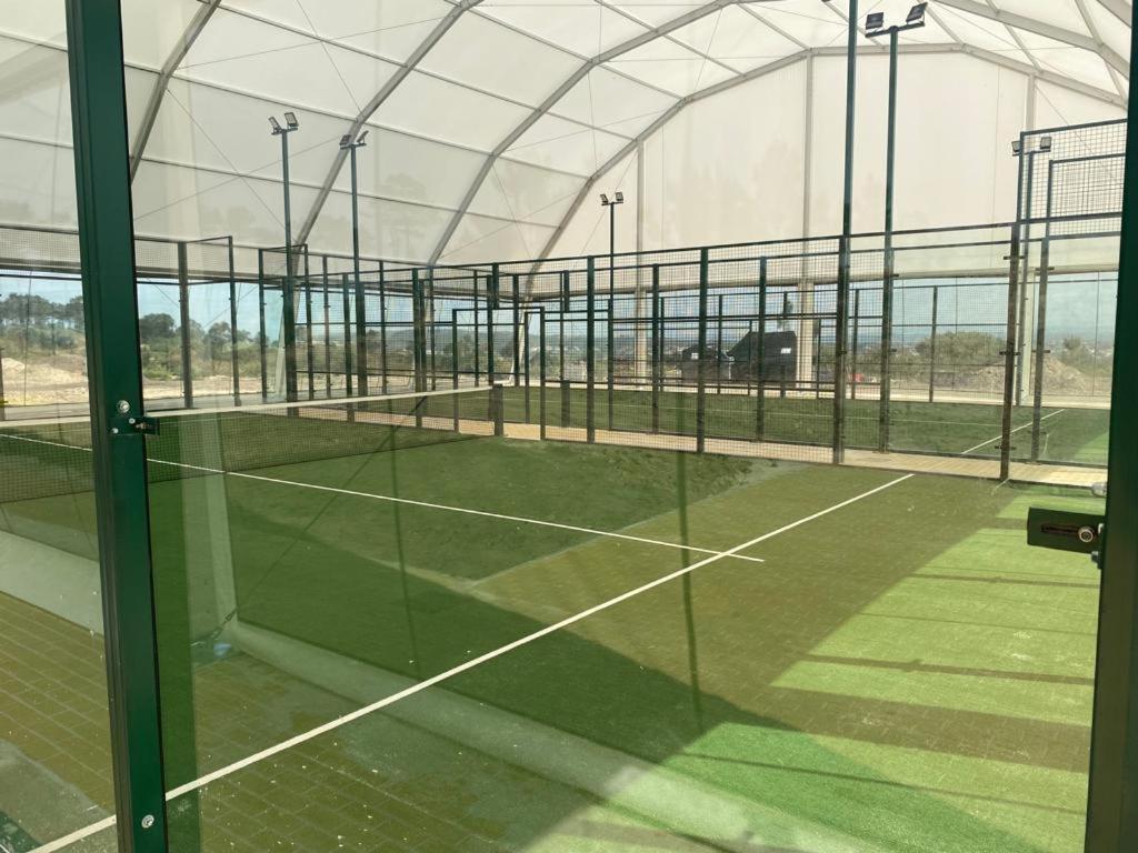 Royal Obidos Scenic Resort Praia del Rei Dış mekan fotoğraf The indoor paddle tennis courts at the University of Nottingham