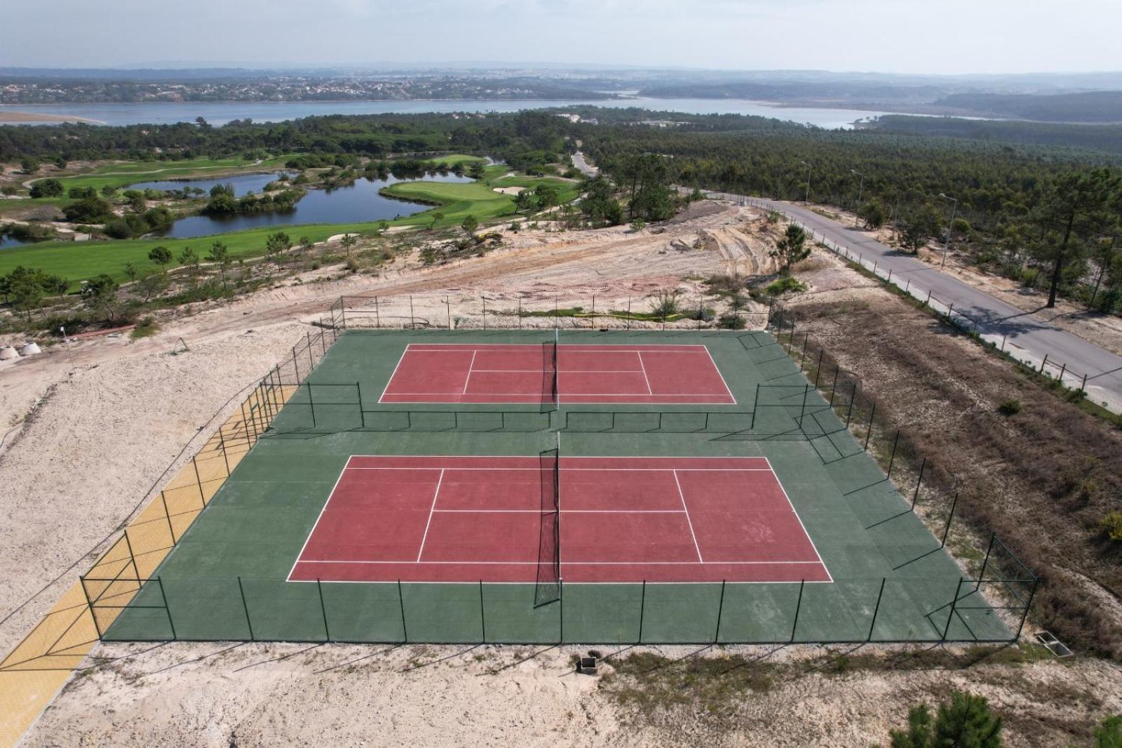 Royal Obidos Scenic Resort Praia del Rei Dış mekan fotoğraf Tennis courts at the resort