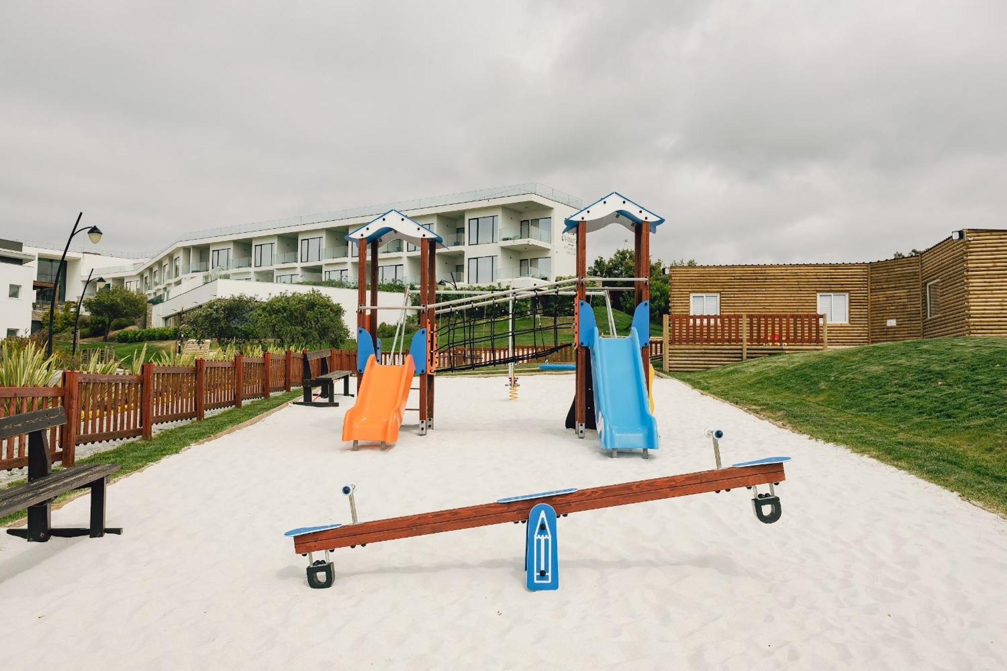 Royal Obidos Scenic Resort Praia del Rei Dış mekan fotoğraf Playground in the village