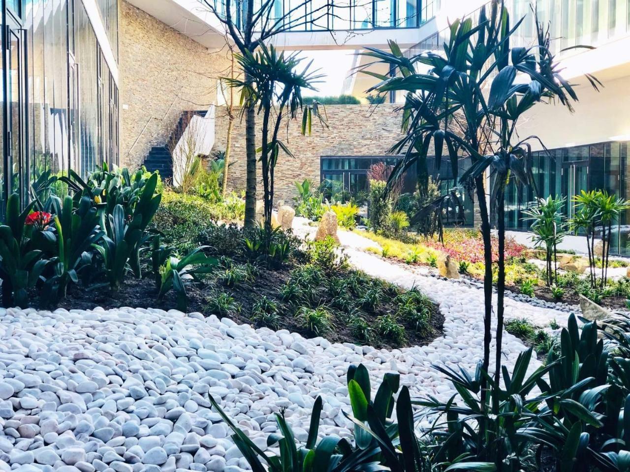 Royal Obidos Scenic Resort Praia del Rei Dış mekan fotoğraf The courtyard of the hospital